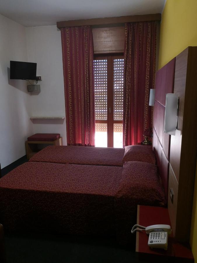 Hotel Alpi Malcesine Kamer foto