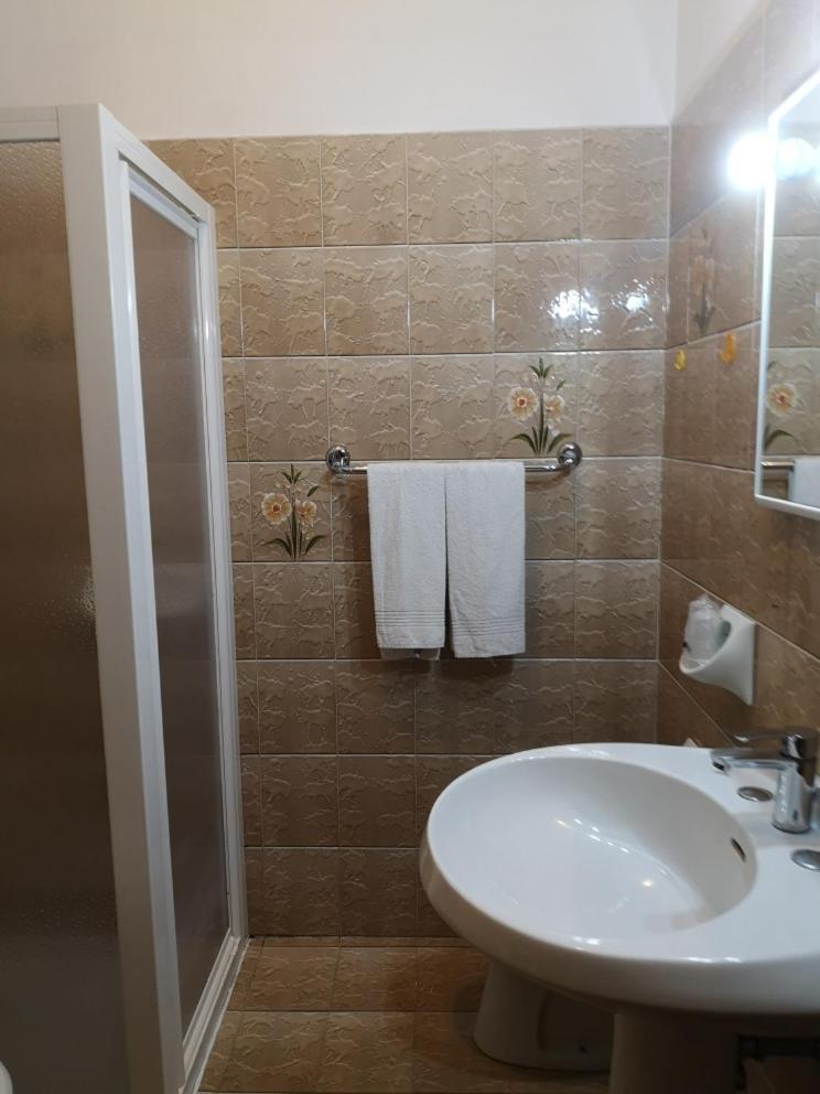 Hotel Alpi Malcesine Kamer foto